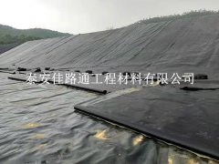 魚塘建設中如何在低溫環(huán)境下鋪設防滲土工膜？