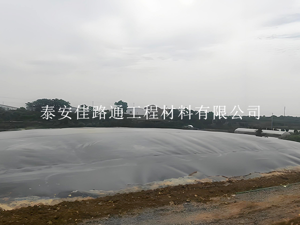 沼氣池防滲膜底部鋪設(shè)：技巧與實操指南