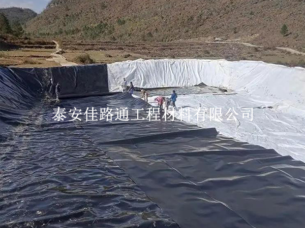 氧化塘防滲新選擇：污水處理防滲膜的卓越效果